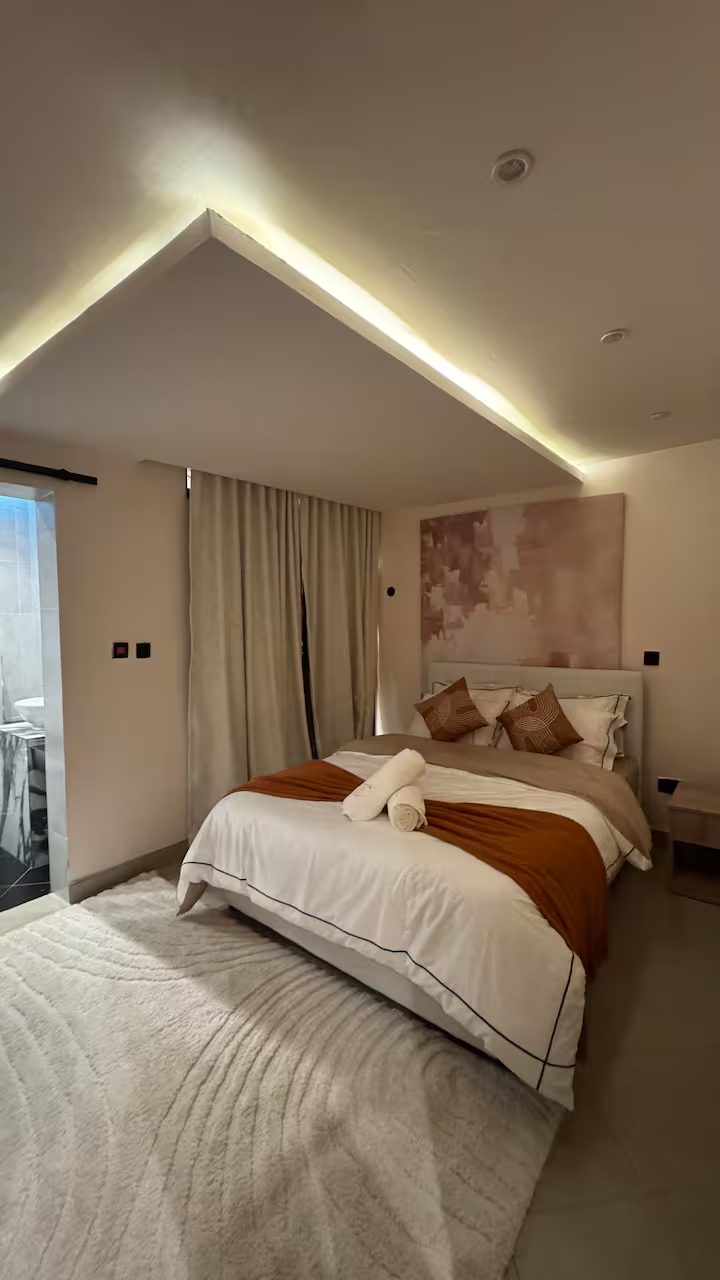 Queen Ensuite